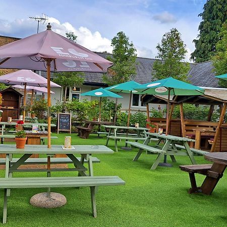 The Inn West End Woking Exterior foto
