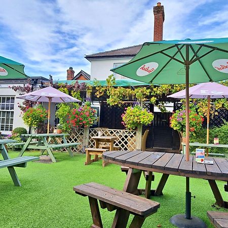 The Inn West End Woking Exterior foto