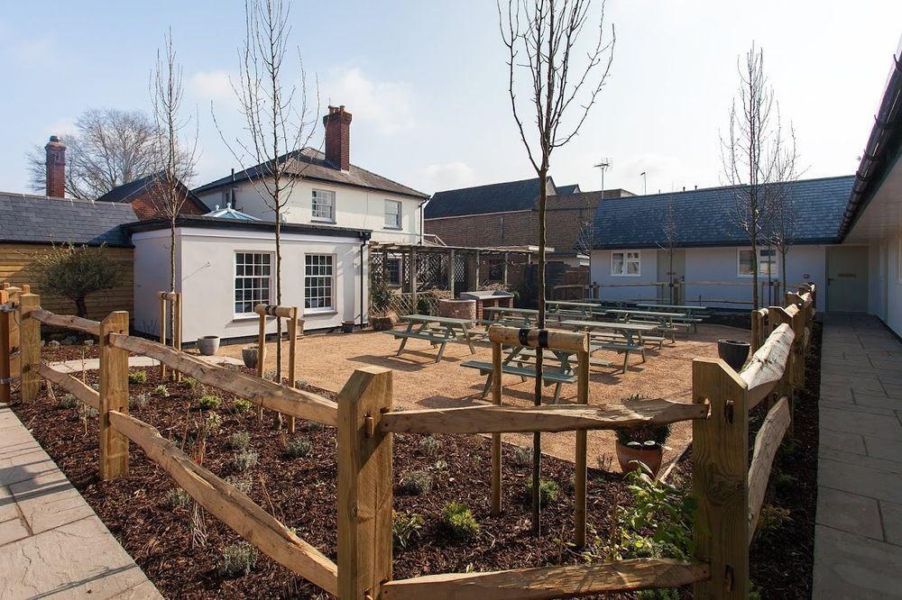 The Inn West End Woking Exterior foto