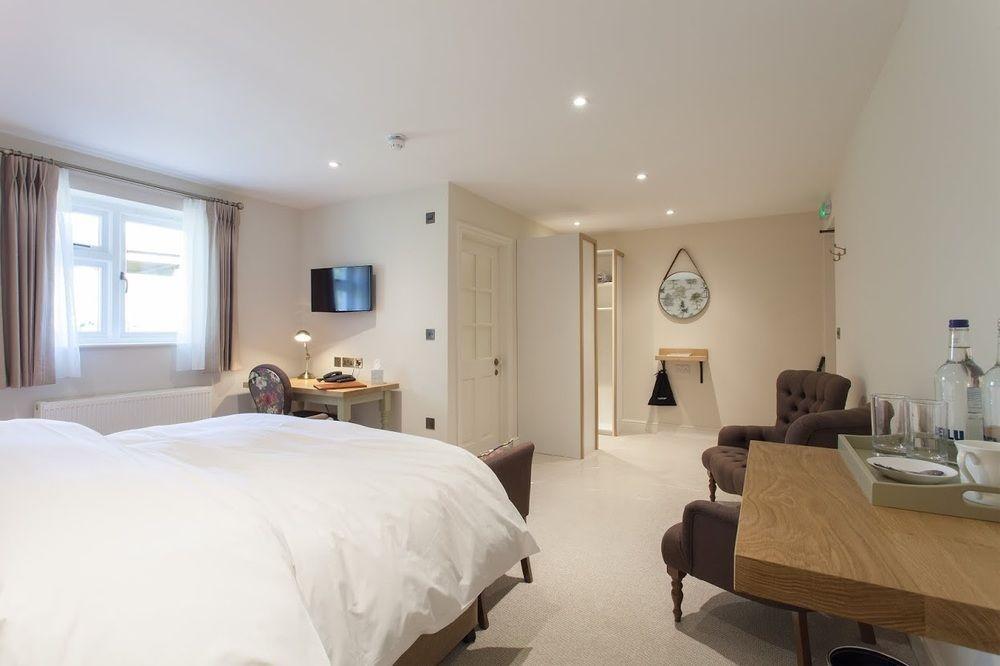 The Inn West End Woking Exterior foto